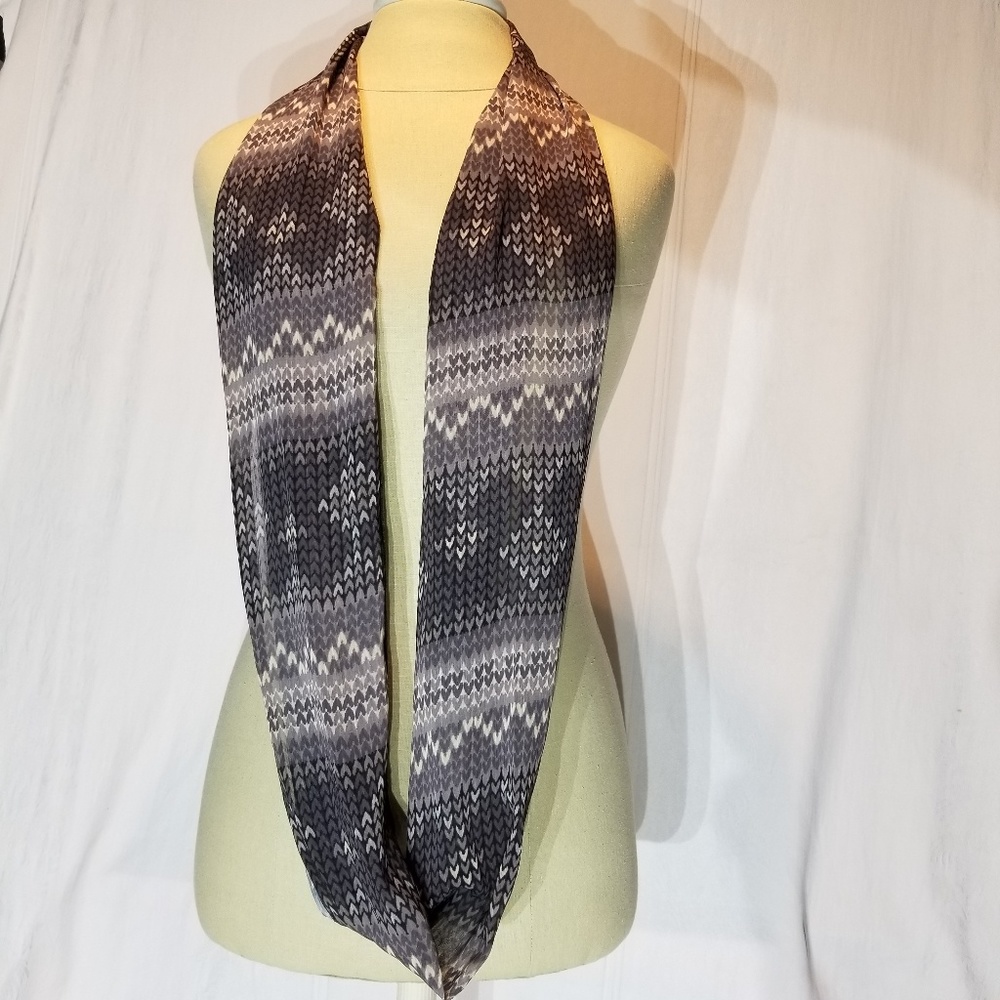 Heart pattern infinity scarf - Picture 2 of 3